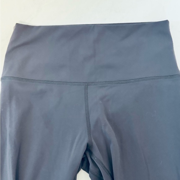 HeyNuts Essential Yoga Capris Leggings in Black - Picture 5 of 12